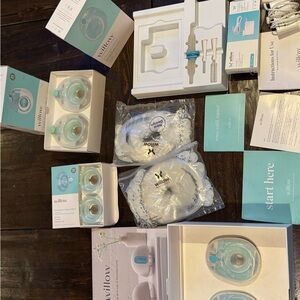 Willow Teal and White Breast Pump Set